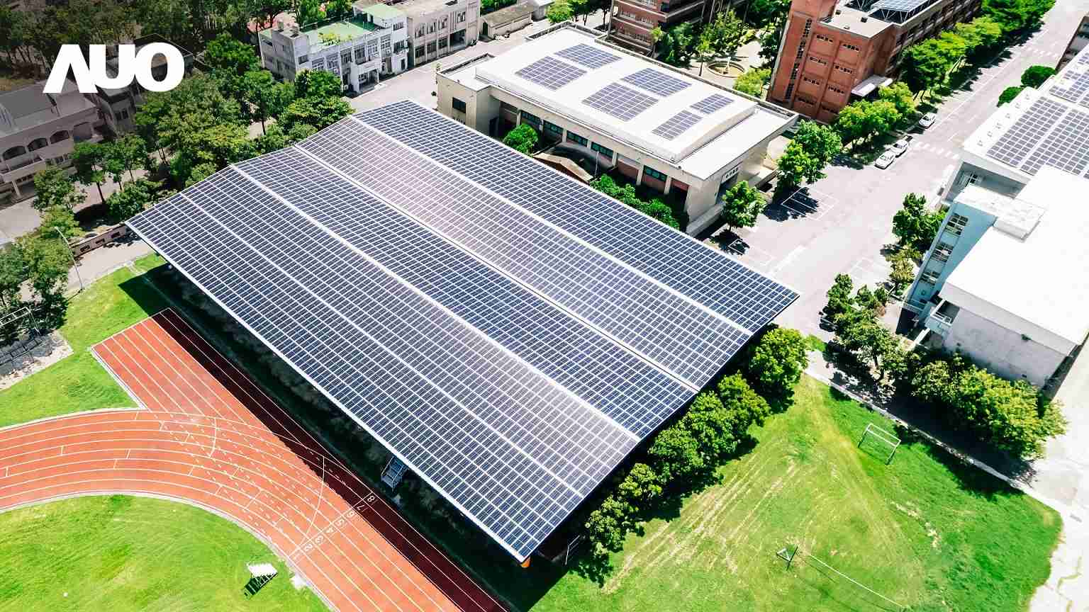 NG大舞台SunSteel光电整合型浪板具备快速安装、、轻量化优势,,,可提升15%发电效能,,通过国际IEC与台湾VPC认证安全、、防漏、、耐候标准